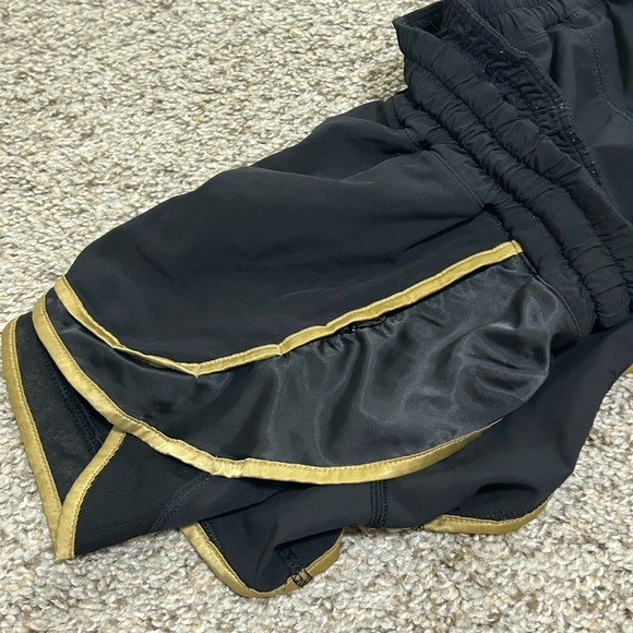 Lululemon Super Squad Short Women’s Size 10 Lined Tennis Run Gym Black Gold Zip - Picture 9 of 10